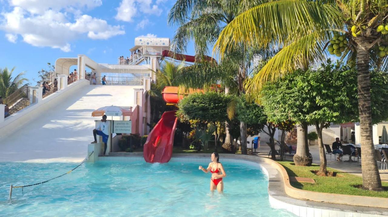 Thermas Lacqua Diroma Com Piscina De Ondas Gratis 24Horas カルダス・ノバス エクステリア 写真
