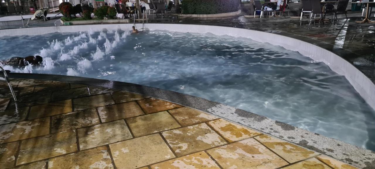 Thermas Lacqua Diroma Com Piscina De Ondas Gratis 24Horas カルダス・ノバス エクステリア 写真