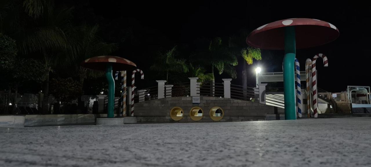 Thermas Lacqua Diroma Com Piscina De Ondas Gratis 24Horas カルダス・ノバス エクステリア 写真